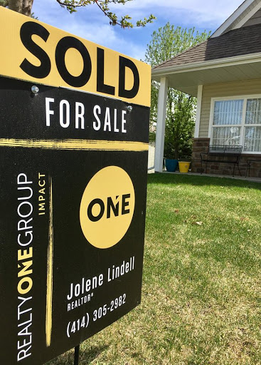 Real Estate Agency «Jolene Lindell, RE/MAX Real Estate Concepts», reviews and photos, 4800 Mills Civic Pkwy, West Des Moines, IA 50265, USA