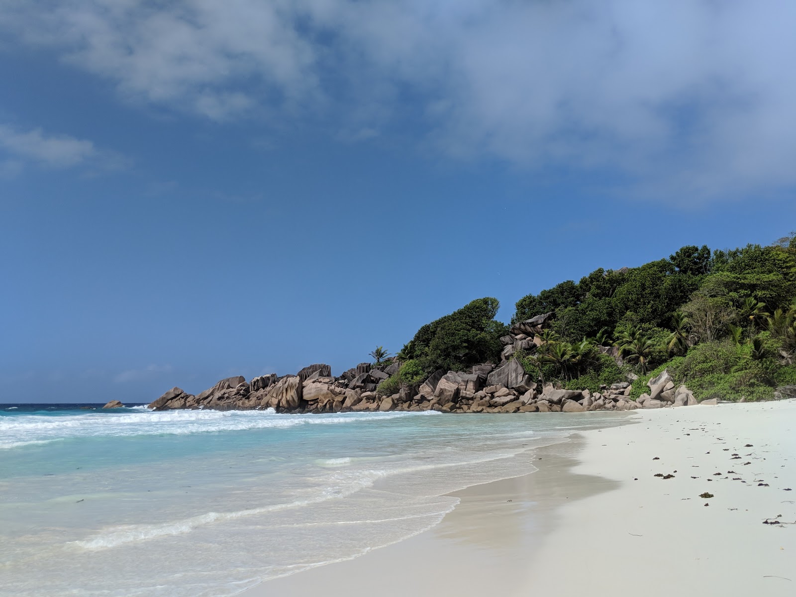 Photo de Plage de Petite Anse zone des équipements