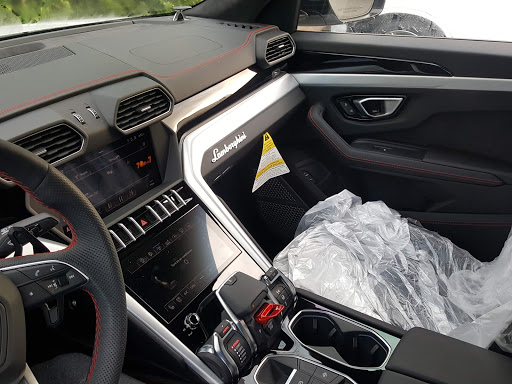 Auto Body Shop «Dayas Custom Auto», reviews and photos, 6650 Kingspointe Pkwy, Orlando, FL 32819, USA