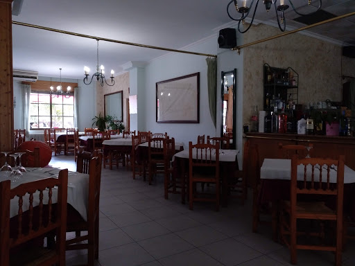 Restaurante Asador Calar del Mundo - C. Rio Mundo, 1, 02450 Riópar, Albacete, España
