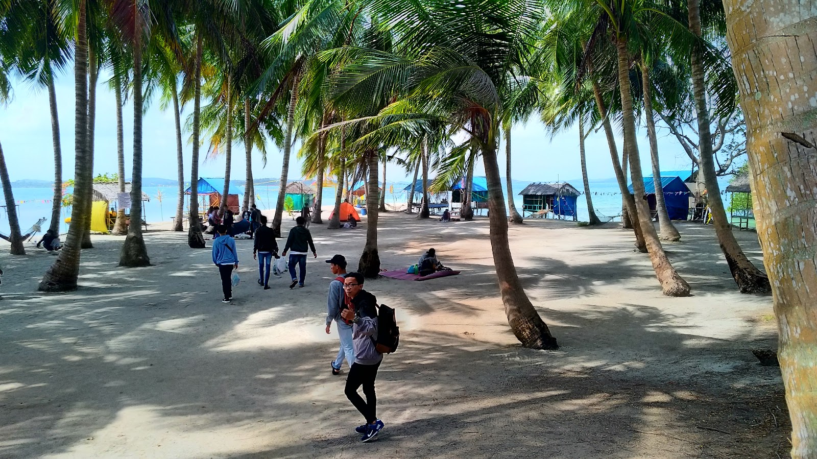 Wisata Pulau Mubut Darat'in fotoğrafı geniş plaj ile birlikte