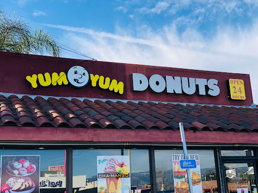 Yum Yum Donuts, 205 E Foothill Blvd, Rialto, CA 92376, USA, 