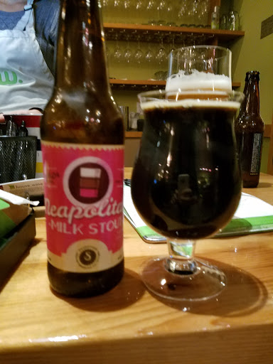 Wine Store «House Wine», reviews and photos, 644 High St, Columbus, OH 43085, USA