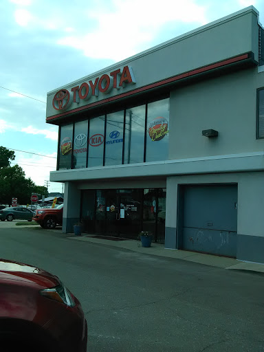 Car Dealer «LaFontaine Toyota», reviews and photos, 2027 S Telegraph Rd, Dearborn, MI 48124, USA
