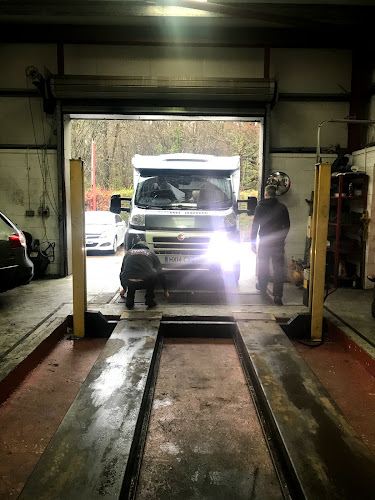 Reviews of 2 Wood's Garage Services in Wrexham - Auto repair shop