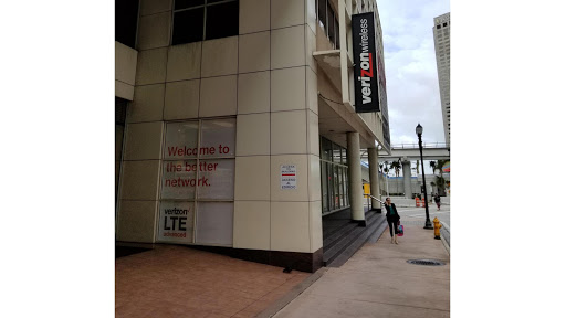 GoWireless Verizon Authorized Retailer, 100 S Biscayne Blvd #190, Miami, FL 33131, USA, 