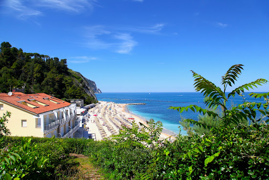 Spiaggia di Numana Alta