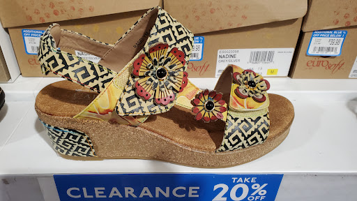 Shoe Store «DSW Designer Shoe Warehouse», reviews and photos, 2500 Central Park Ave, Yonkers, NY 10710, USA