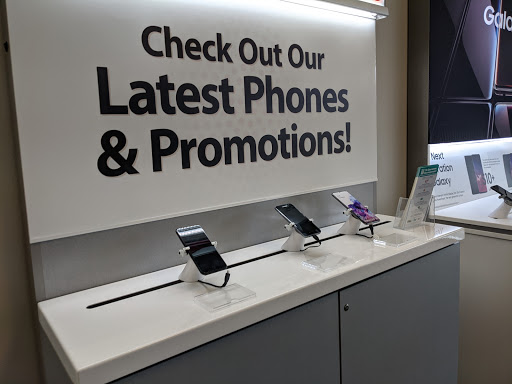 Cell Phone Store «Tracfone Wireless Exclusive Store (Cellphone Repair- iPhone Repair- Screen Repair)», reviews and photos, 10812 SE Oak St b, Portland, OR 97222, USA