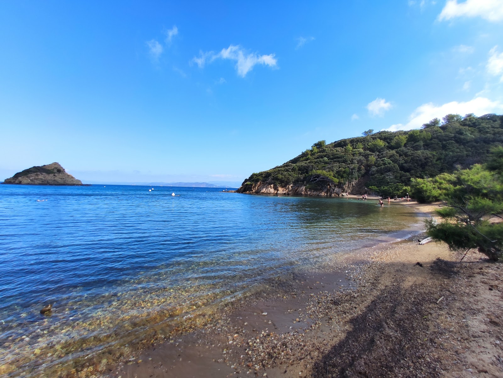Foto di Palud beach con una superficie del sabbia beige e ciottoli
