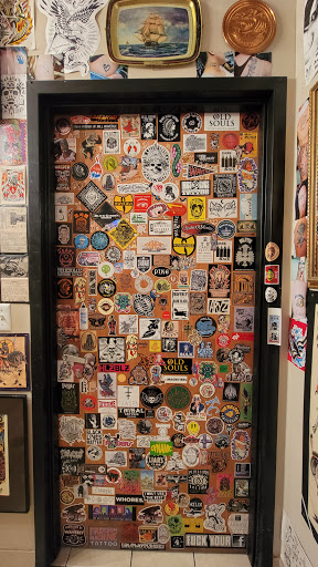 Tattoo Shop «Deluxe Tattoo», reviews and photos, 1459 W Irving Park Rd, Chicago, IL 60613, USA