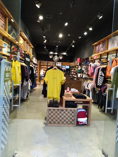 VANS Store Ashdod Big Fashion