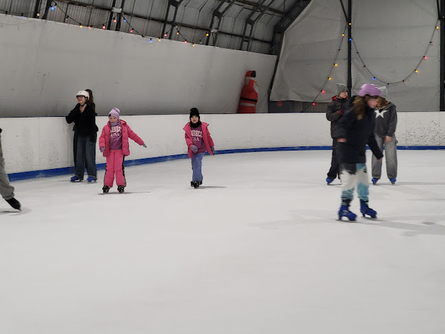 Opinii despre Lodowisko/Rolkowisko Piaseczno în Piaseczno - Grafik