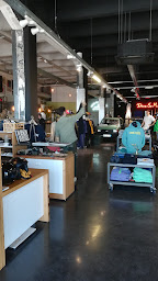 Photo n°13 de Deus Ex Machina Bordeaux - The Hangar of Tenacity à Bordeaux ()