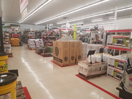 Home Improvement Store «Tractor Supply Co.», reviews and photos, 405 E Clifty Dr, Madison, IN 47250, USA