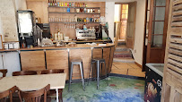 Atmosphère du Restaurant Café bistrot Gavatxa à Rousset-les-Vignes - n°1