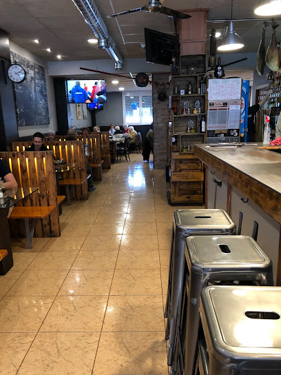 Bar Tutxi - Pl. Tarascon, 08600 Berga, Barcelona, Spain