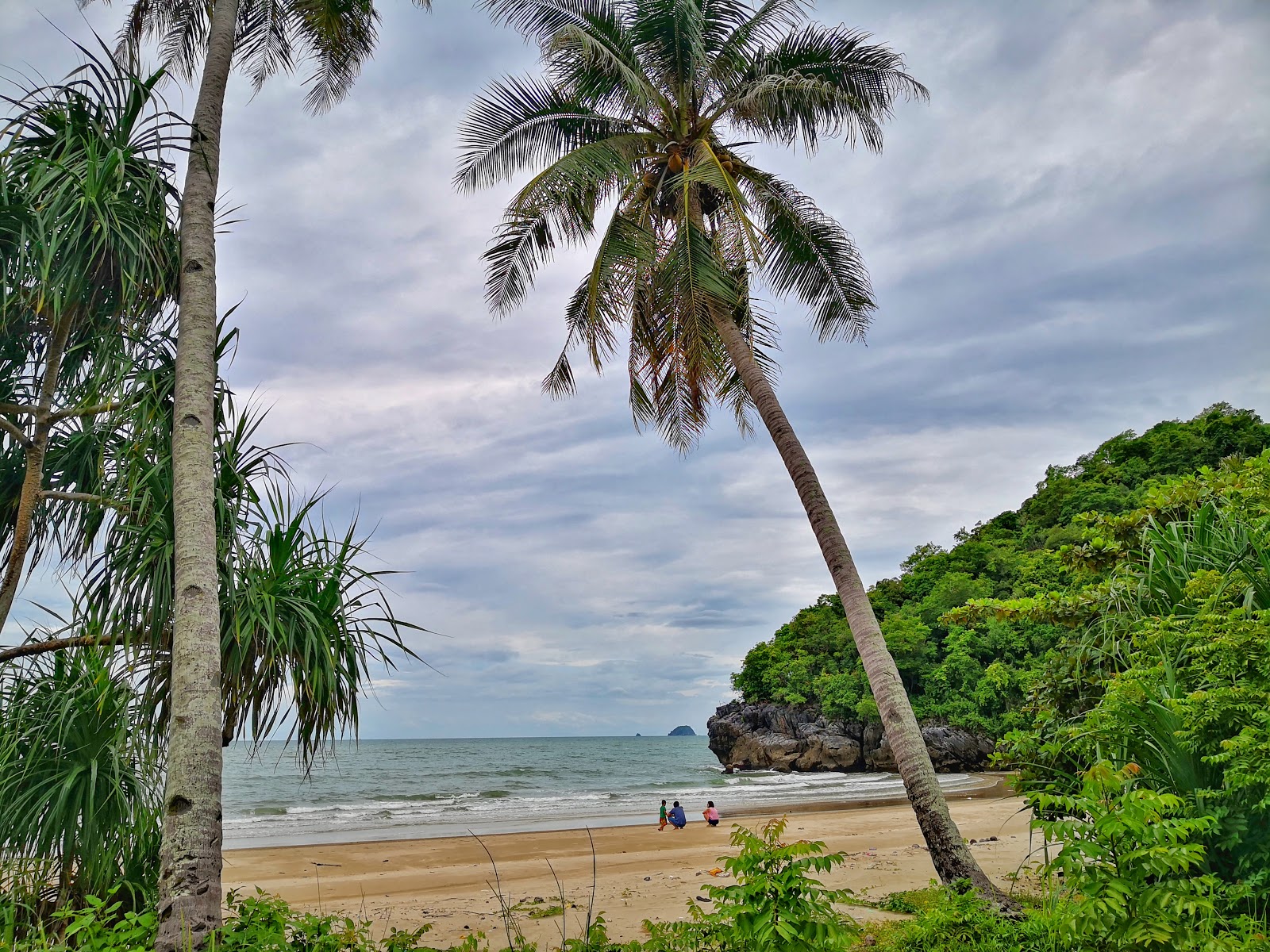 Fotografija Lok Kam Bay Beach in njegova čudovita pokrajina