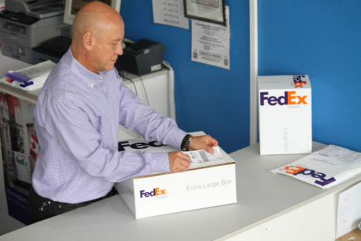 Mailbox Rental Service «FedEx Shipping Center - Mailbox Store», reviews and photos, 139 Cypresswood Dr, Spring, TX 77388, USA