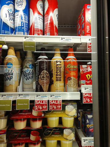 Shopping Mall «Kingsdale Shopping Center», reviews and photos, Tremont Rd & Zollinger Rd, Upper Arlington, OH 43221, USA