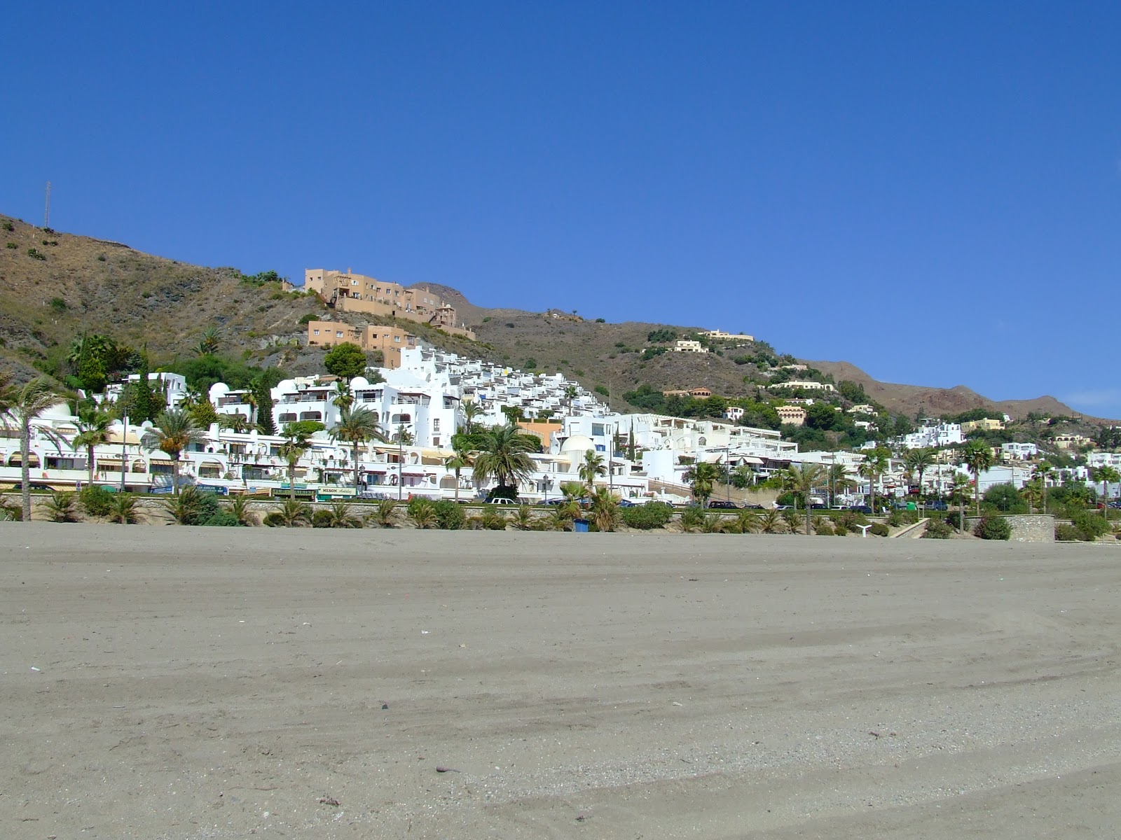 Foto van Playa de la Mena met hoog niveau van netheid
