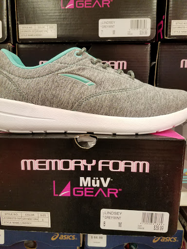 Shoe Store «Shoe Carnival», reviews and photos, 3271 Marketplace Dr, Council Bluffs, IA 51501, USA