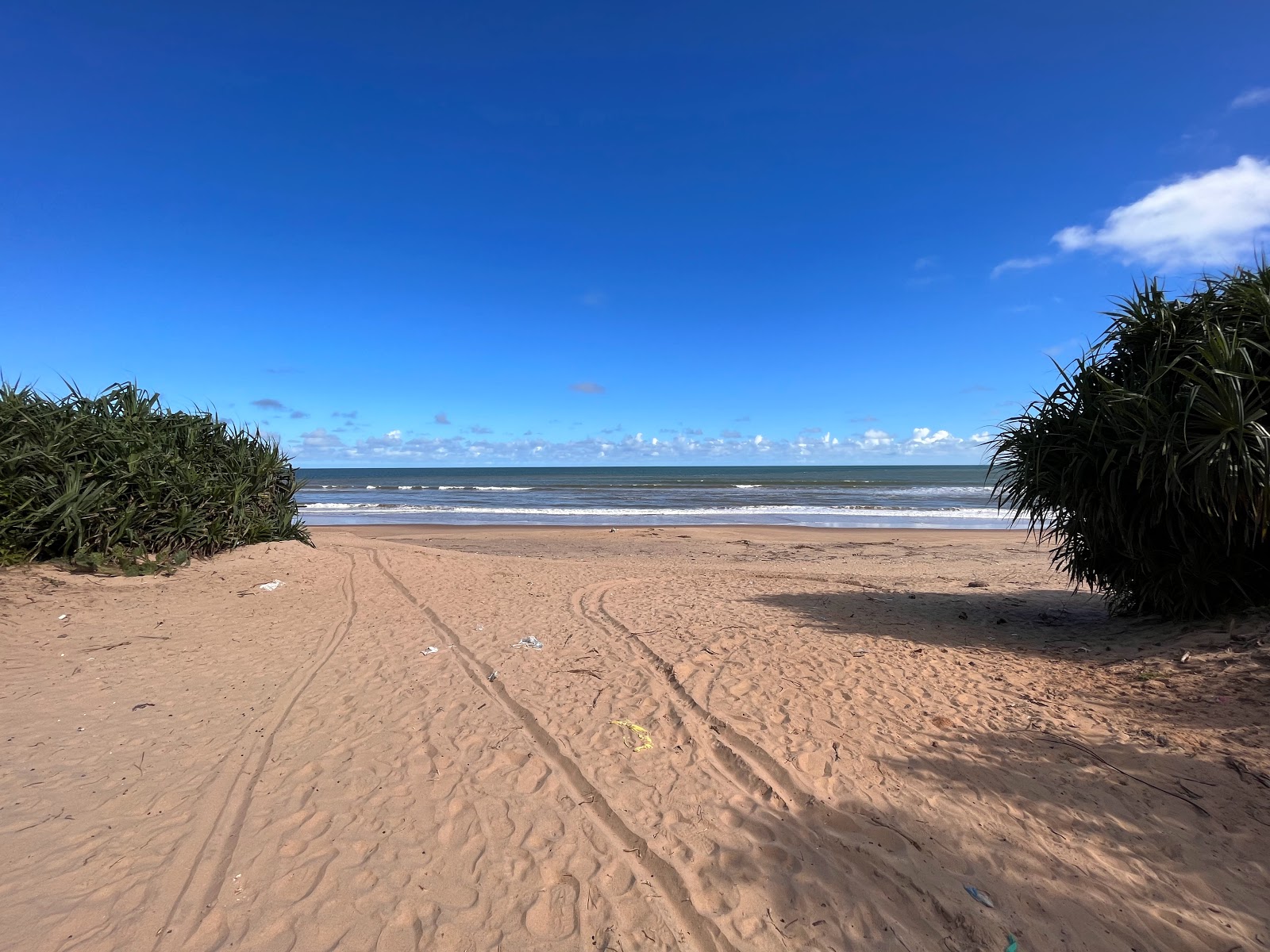 Fotografija Dankalpadu Beach z svetel pesek površino