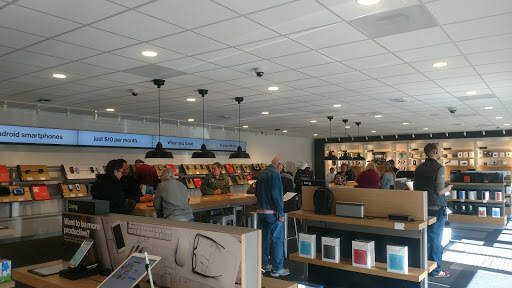 Cell Phone Store «Verizon», reviews and photos, 1113 S Abilene St #104, Aurora, CO 80012, USA