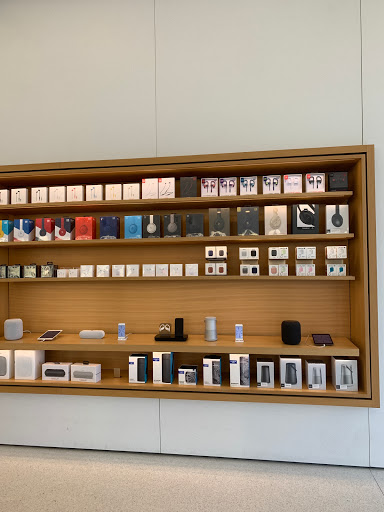 Computer Store «Apple Country Club Plaza», reviews and photos, 227 Nichols Rd, Kansas City, MO 64112, USA