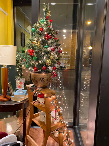 Thrift Store «Thrift & Thrive», reviews and photos, 6025 W Irving Park Rd, Chicago, IL 60634, USA