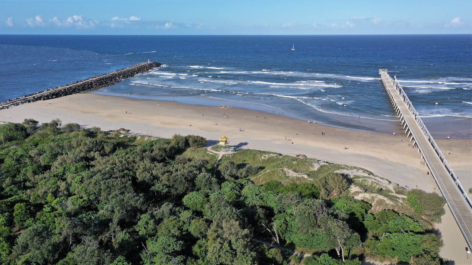 Foto de The Spit Dog Beach - lugar popular entre los conocedores del relax