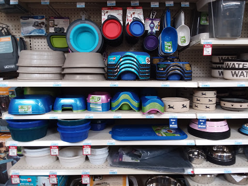 Pet Supply Store «Mounds Pet Food Warehouse», reviews and photos, 2110 S Stoughton Rd, Madison, WI 53716, USA