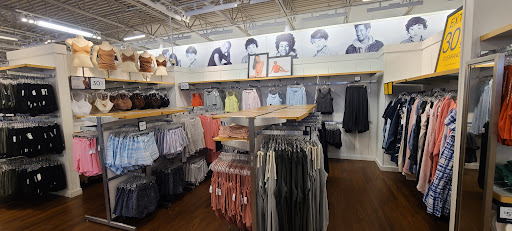 Clothing Store «Gap Outlet», reviews and photos, 8225 Vineland Ave, Orlando, FL 32821, USA