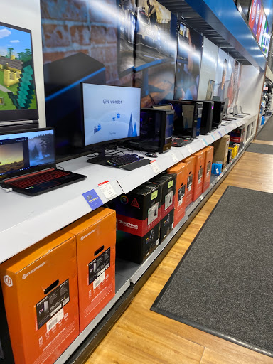 Electronics Store «Best Buy», reviews and photos, 1 Garden State Plaza Blvd, Paramus, NJ 07652, USA