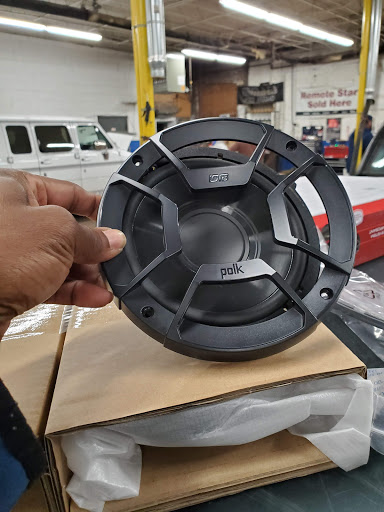 Car Stereo Store «M & K Electronics Inc», reviews and photos, 2848 N Cicero Ave, Chicago, IL 60641, USA