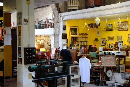 Antique stores Oporto