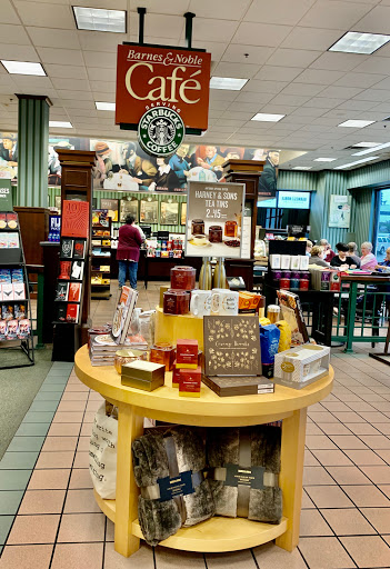 Book Store «Barnes & Noble», reviews and photos, 5231 E 41st St, Tulsa, OK 74135, USA