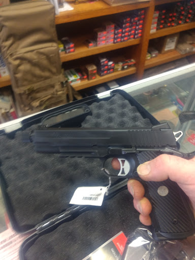 Gun Shop «Bergen Sporting Goods», reviews and photos, 649 Bergen Blvd, Ridgefield, NJ 07657, USA