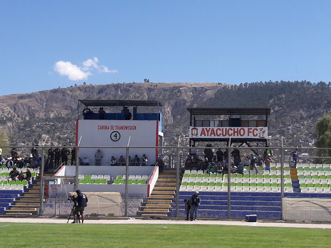 Opiniones de Estadio Ciudad de Cumaná en Ayacucho - Campo de fútbol