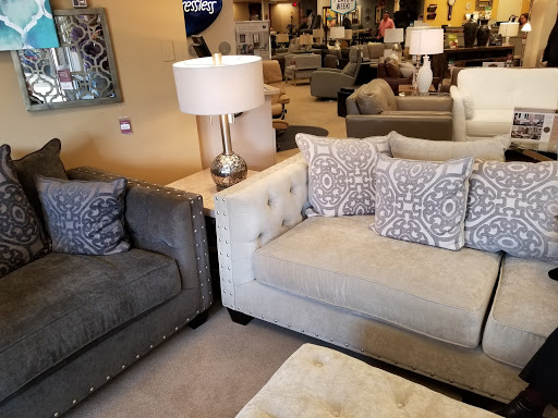 Furniture Store «Raymour & Flanigan Furniture and Mattress Store», reviews and photos, 275 Glen Cove Rd, Carle Place, NY 11514, USA