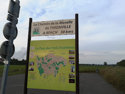 Parking à ciel ouvert, chemin de la Moselle à Manom