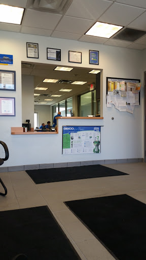 Auto Body Shop «Neil Huffman Collision Center Dixie», reviews and photos, 5130 Dixie Hwy, Louisville, KY 40216, USA