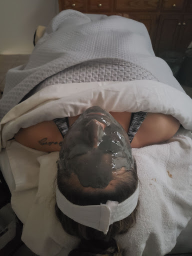 Day Spa «Beautiful Revenge Salon and Spa», reviews and photos, 652 Roosevelt Rd, Glen Ellyn, IL 60137, USA