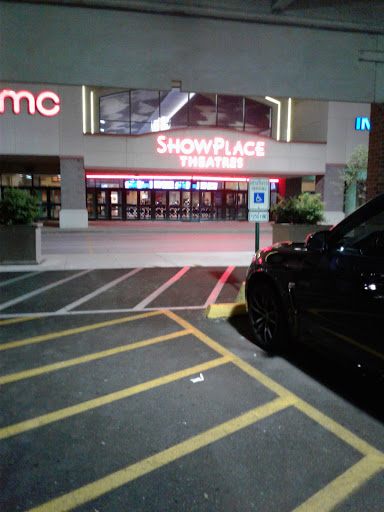 Movie Theater «AMC Showplace Village Crossing 18», reviews and photos, 7000 Carpenter Rd, Skokie, IL 60077, USA