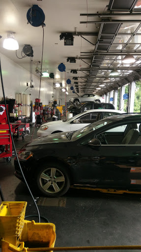 Tire Shop «Midtown Tire - Toco Hills», reviews and photos, 2916 N Druid Hills Rd NE, Atlanta, GA 30329, USA