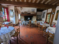 Atmosphère du Restaurant français Blanche de Castille à L'Hotellerie - n°1