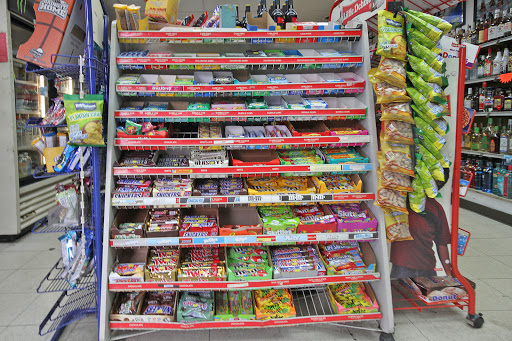 Liquor Store «Buy Low Liquor Store», reviews and photos, 3360 W Montrose Ave, Chicago, IL 60618, USA