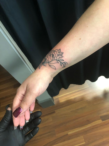 Tattoo Shop «Art & Soul Tattoo And Gallery», reviews and photos, 412 2nd St, New Glarus, WI 53574, USA