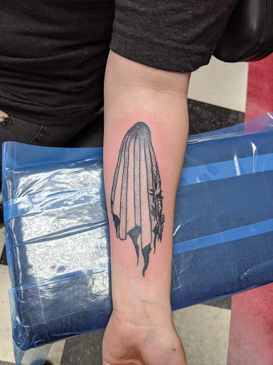 Tattoo Shop «Artistry In Motion», reviews and photos, 230 E Walnut St, North Vernon, IN 47265, USA