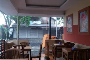 Warung Minie image